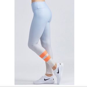 NWOT Alo airbrush, high-waisted leggings.